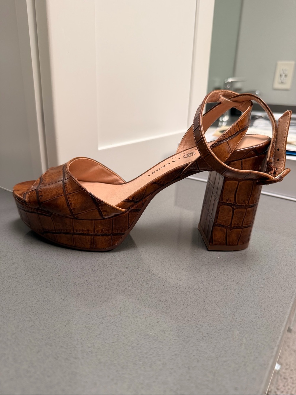 Chinese Laundry Croc-Embossed Tan Platform Sandals - Picture 3 of 7